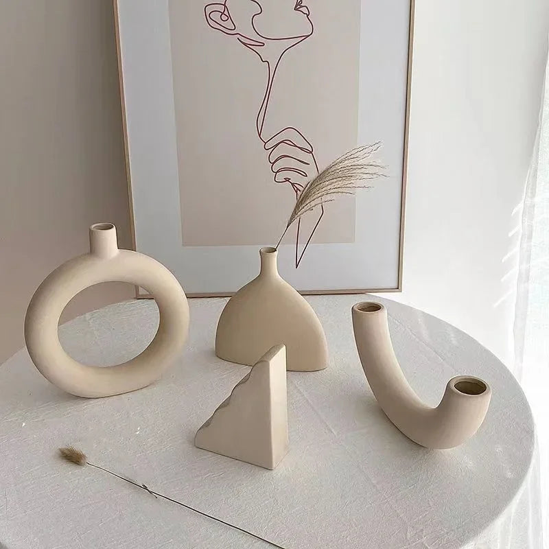 Modern Ceramic Art Vase – Simple Home Décor for Dried Flowers & Flower Arrangements