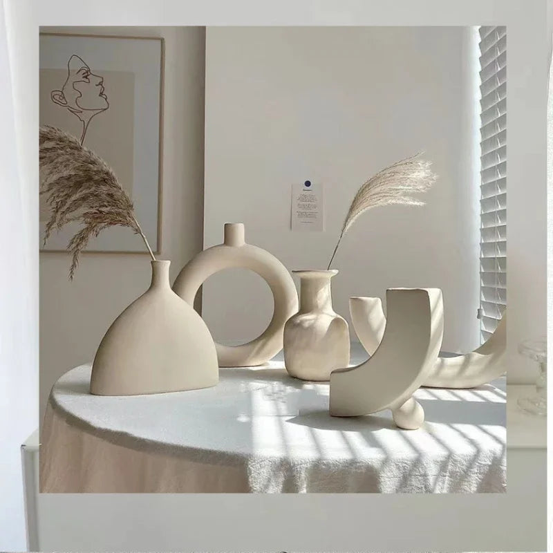 Modern Ceramic Art Vase – Simple Home Décor for Dried Flowers & Flower Arrangements